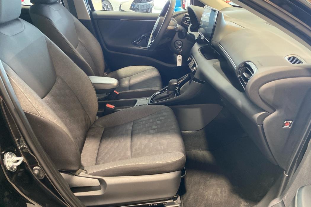 TOYOTA YARIS 2024