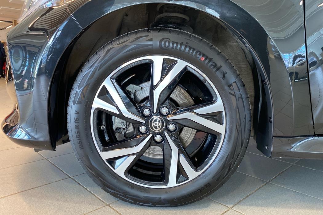 TOYOTA YARIS 2024
