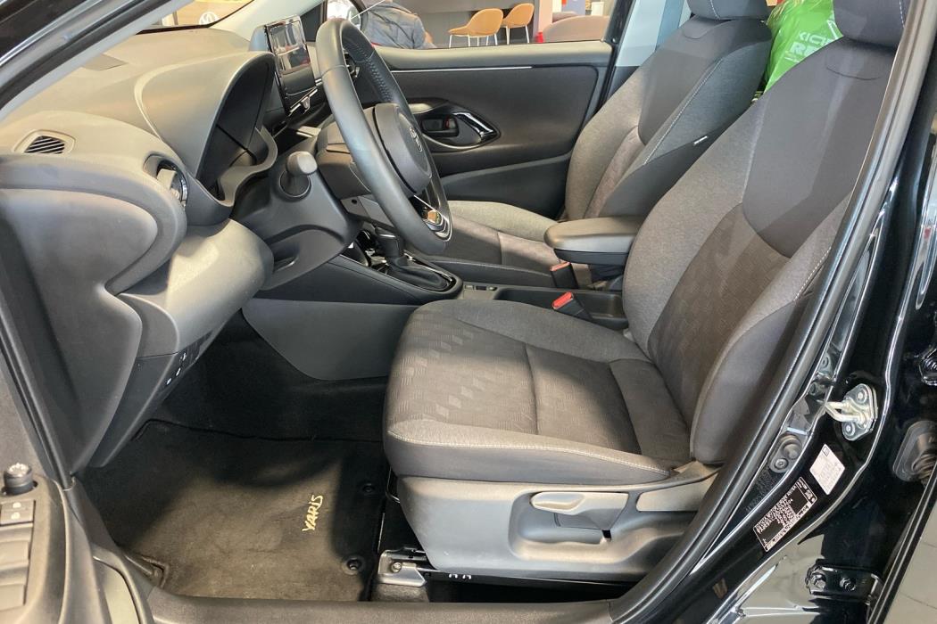 TOYOTA YARIS 2024