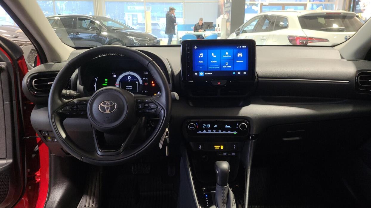 TOYOTA YARIS 2024