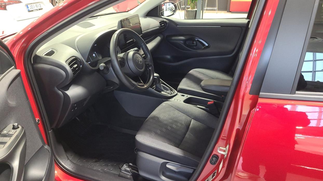 TOYOTA YARIS 2024