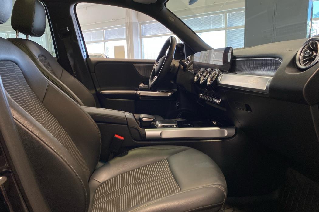 MERCEDES-BENZ EQB 2022