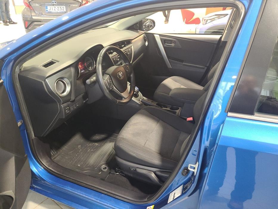 TOYOTA Auris 2013