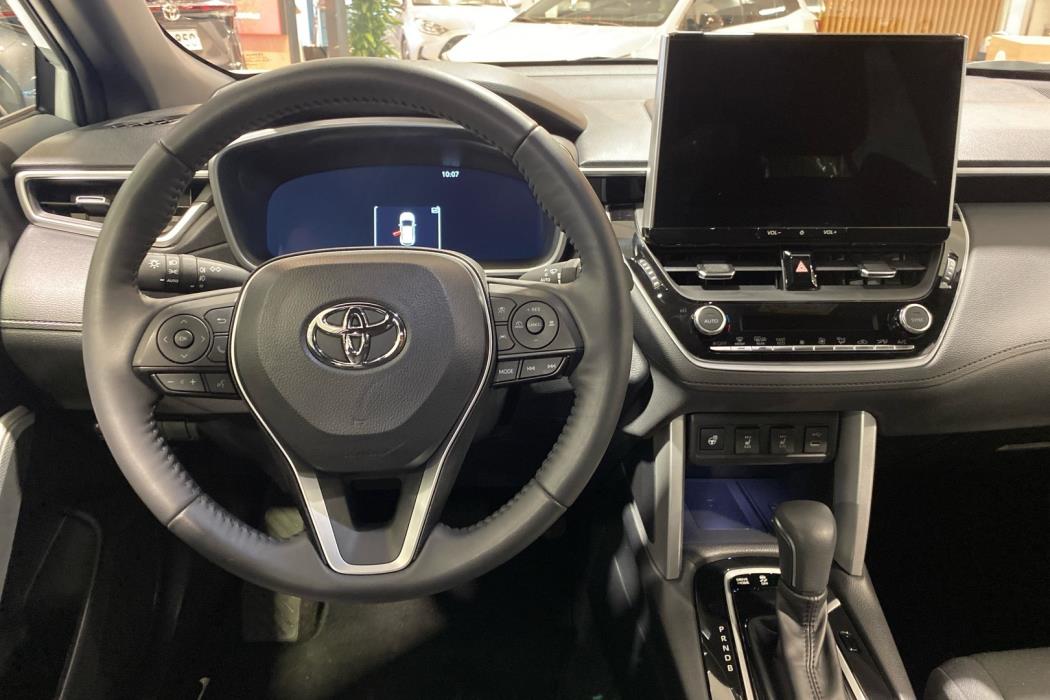 TOYOTA Corolla Cross 2025