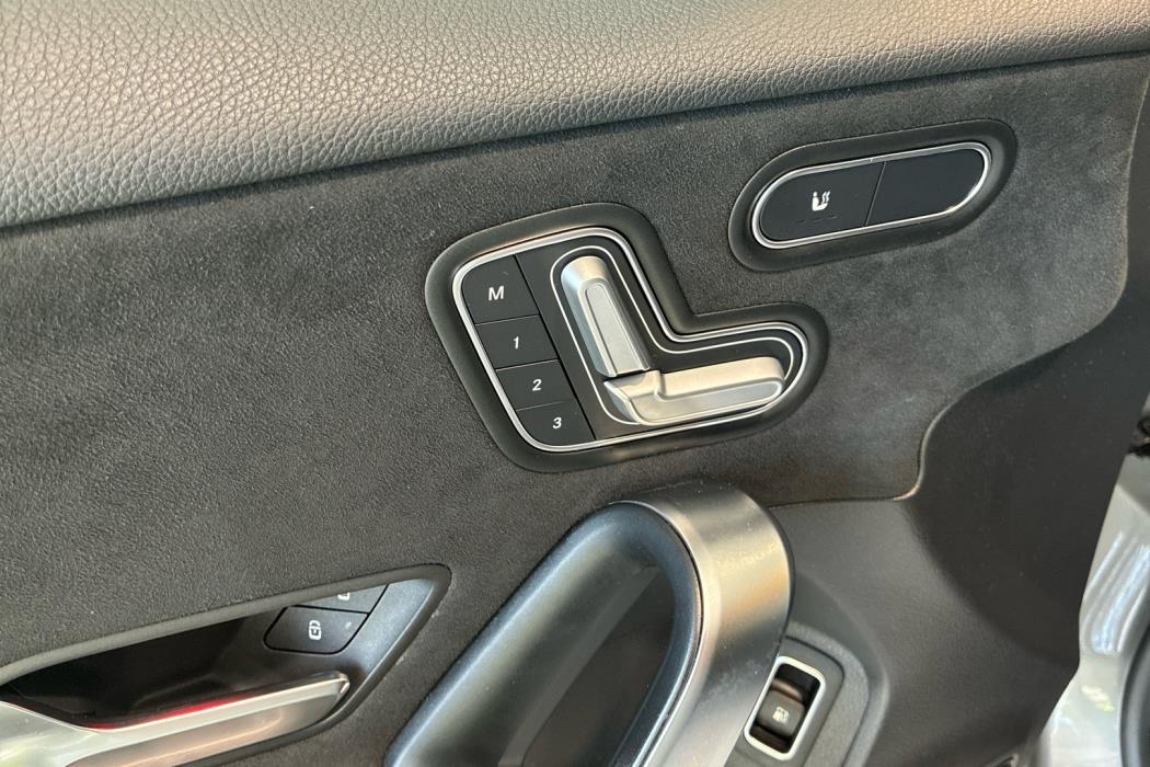 MERCEDES-BENZ A 2021