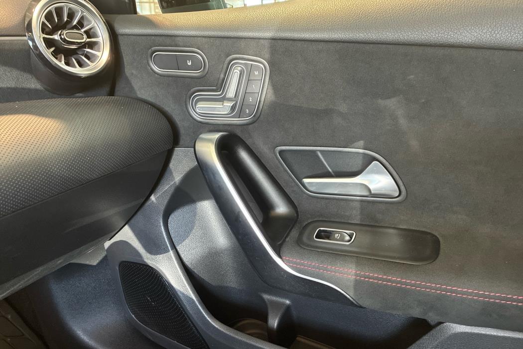 MERCEDES-BENZ A 2021