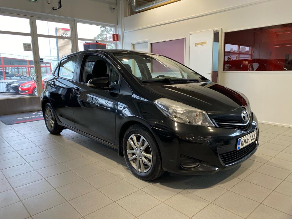 TOYOTA Yaris 2014