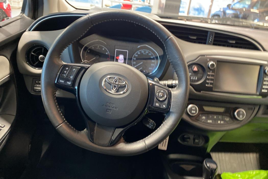 TOYOTA Yaris 2018