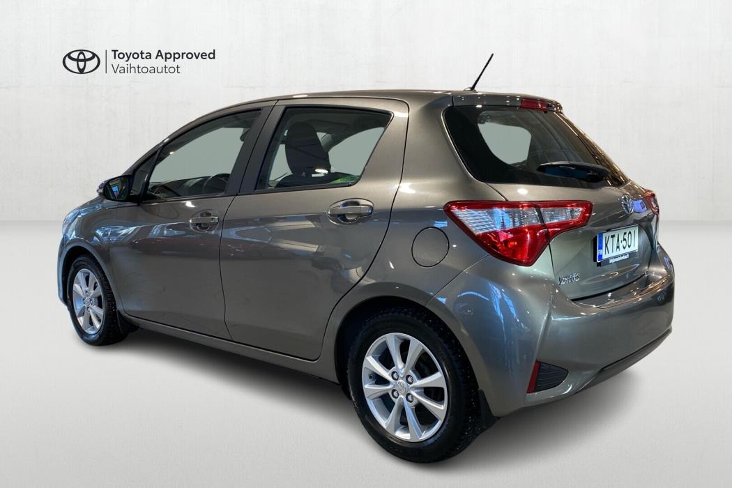 TOYOTA Yaris 2018