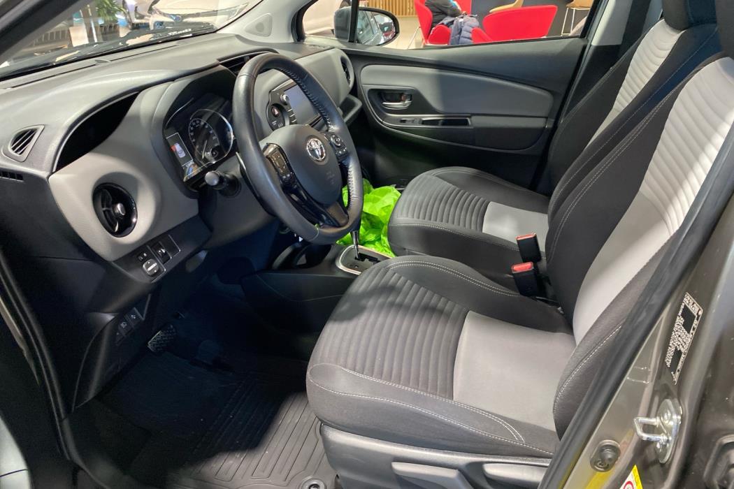 TOYOTA Yaris 2018