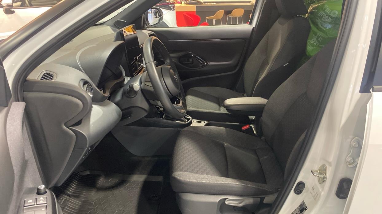 TOYOTA Yaris Cross 2024