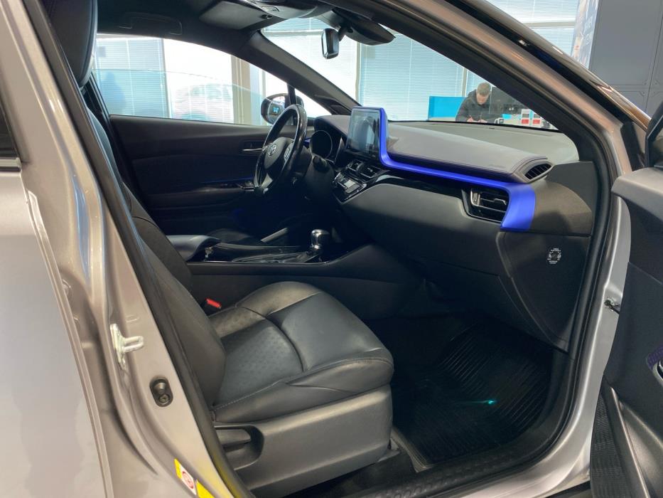 TOYOTA C-HR 2017