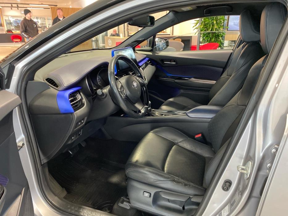 TOYOTA C-HR 2017
