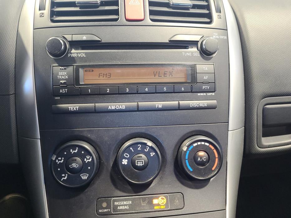 TOYOTA Auris 2011