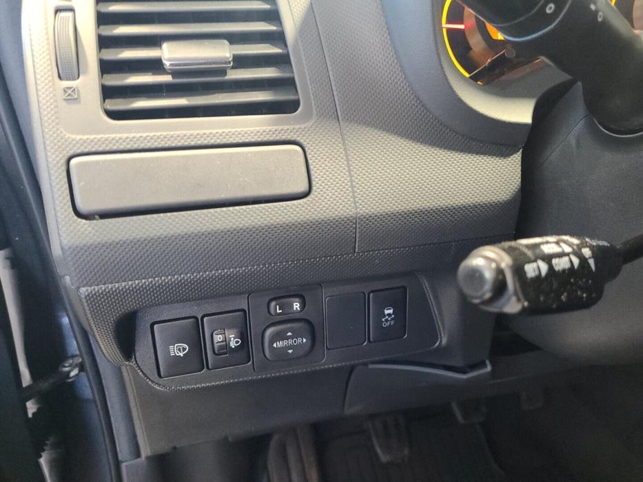 TOYOTA Auris 2011