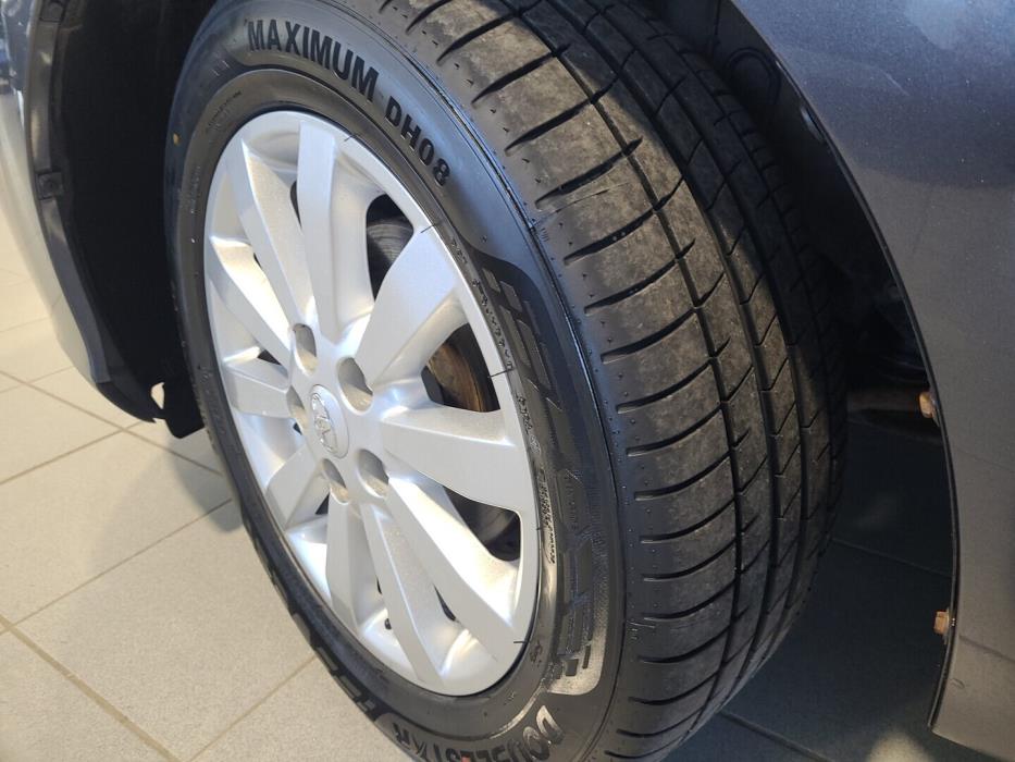 TOYOTA Auris 2011