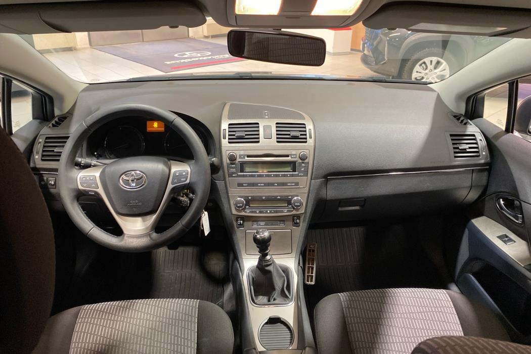 TOYOTA Avensis 2011