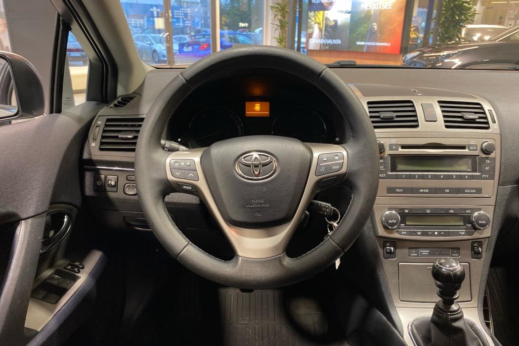 TOYOTA Avensis 2011