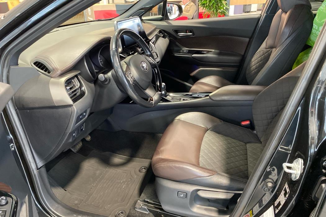 TOYOTA C-HR 2017