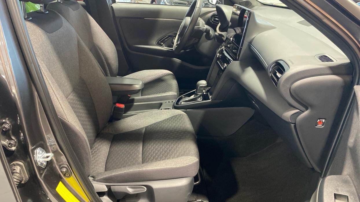 TOYOTA Yaris Cross 2025