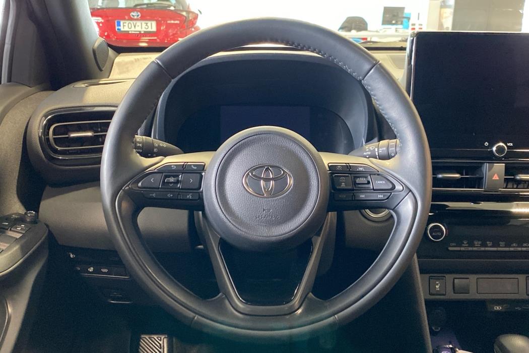 TOYOTA Yaris Cross 2025