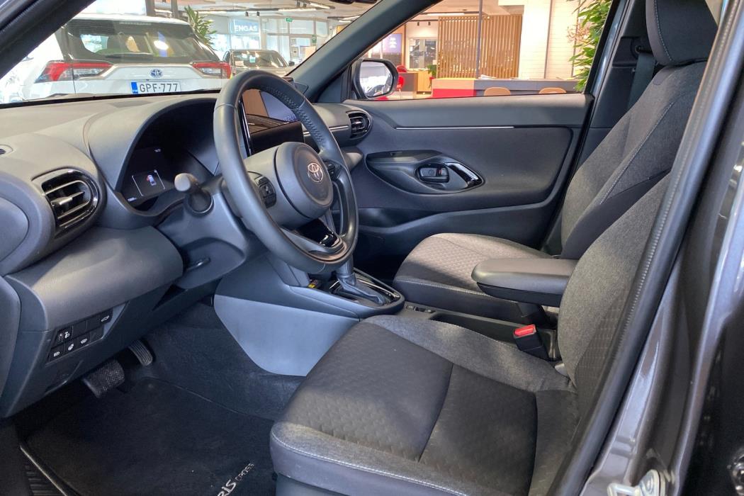 TOYOTA Yaris Cross 2025