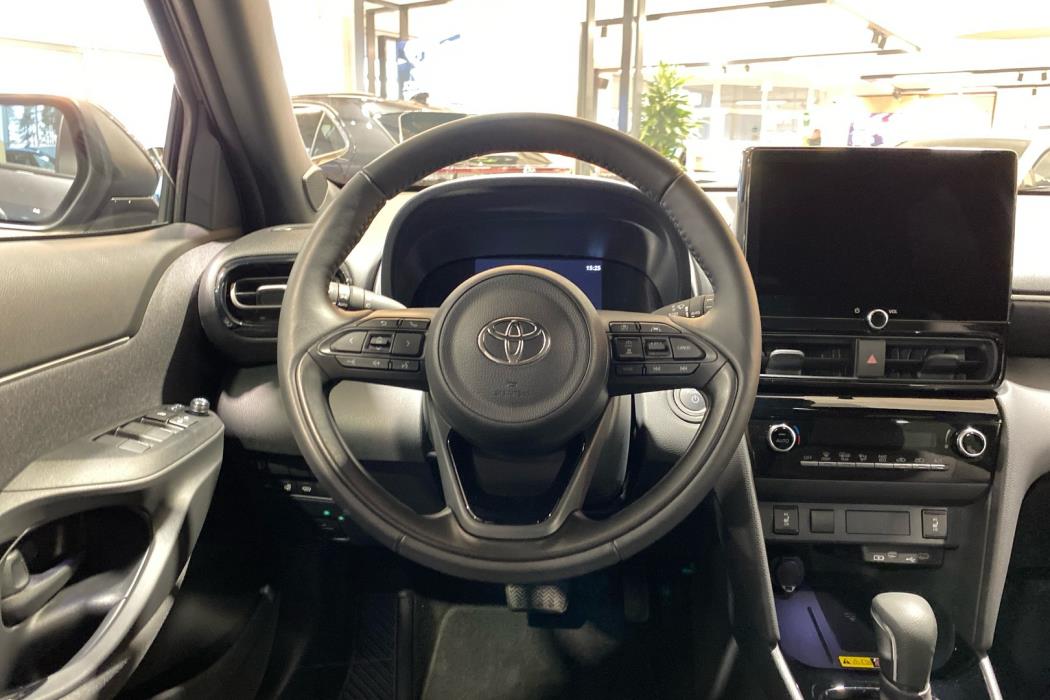 TOYOTA Yaris Cross 2025