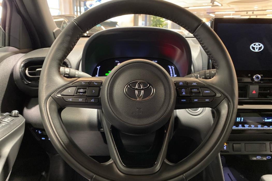 TOYOTA Yaris Cross 2025