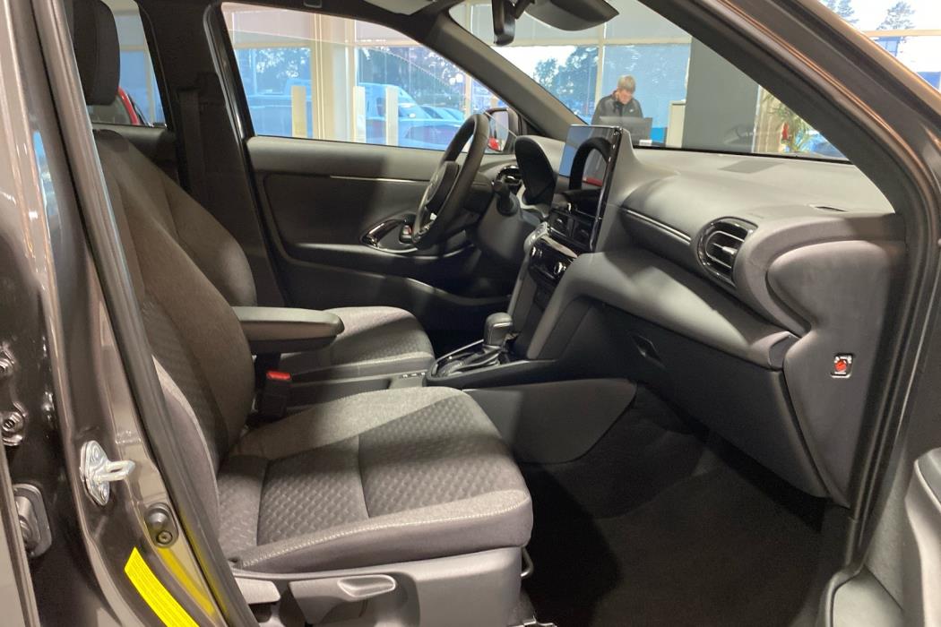 TOYOTA Yaris Cross 2025