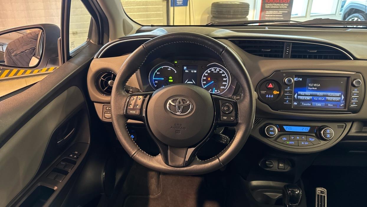 TOYOTA Yaris 2019