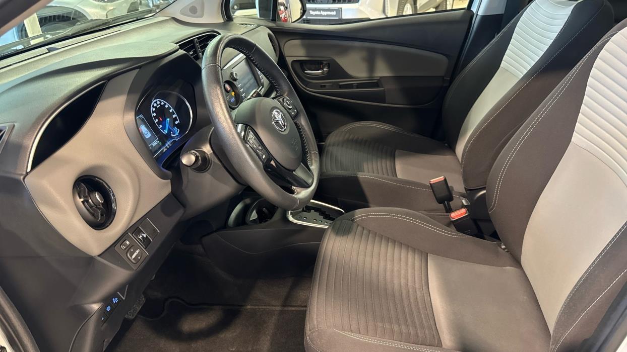TOYOTA Yaris 2019