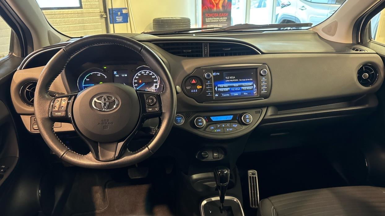 TOYOTA Yaris 2019