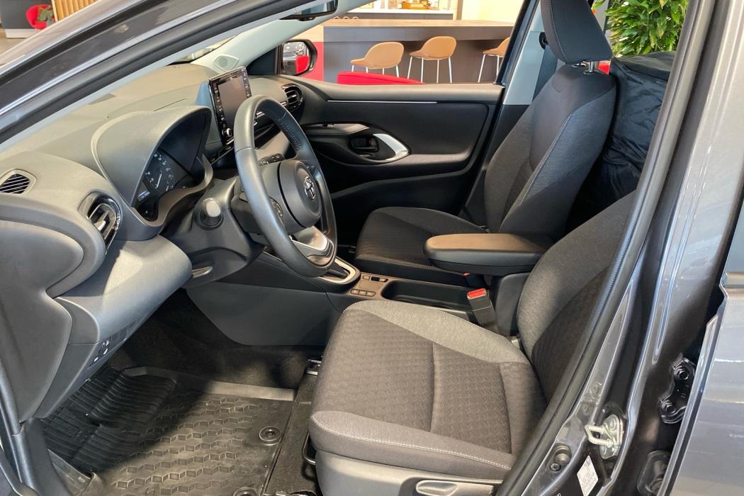 TOYOTA Yaris 2023