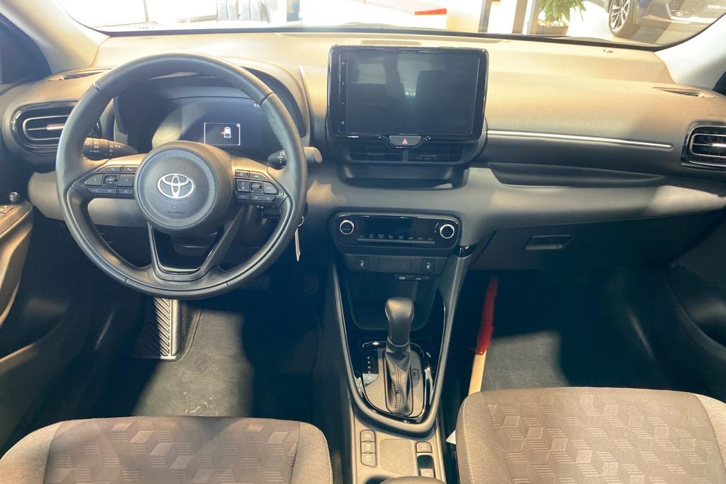 TOYOTA YARIS 2025