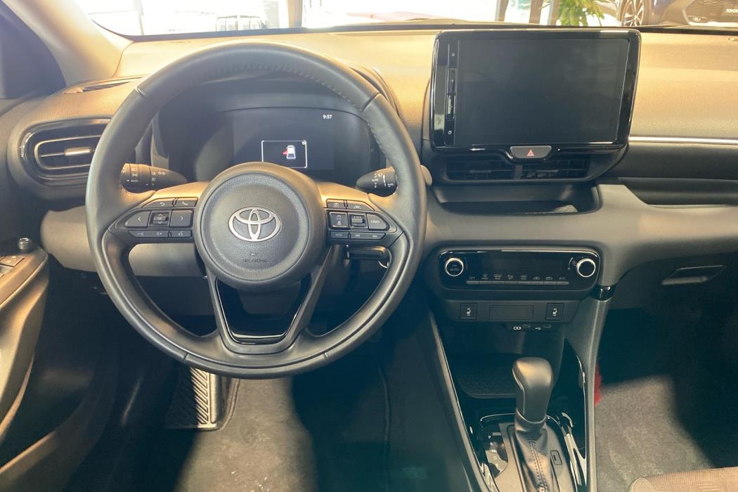 TOYOTA YARIS 2025