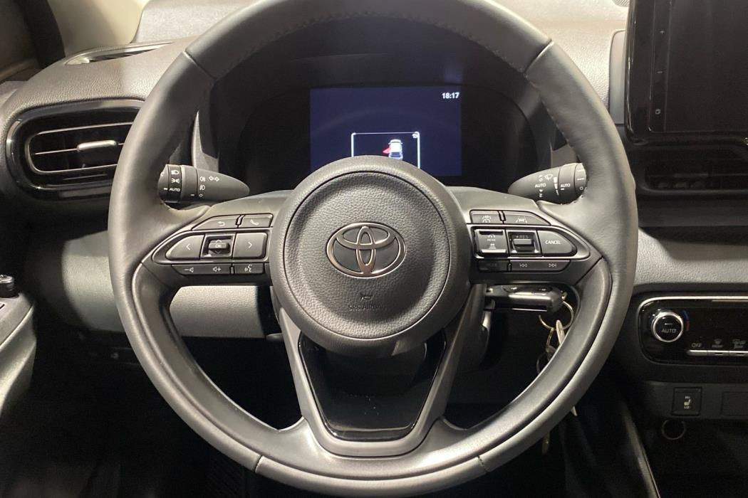 TOYOTA YARIS 2025