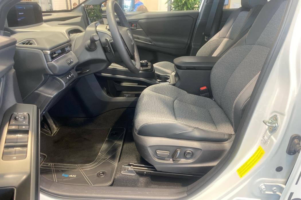 TOYOTA bZ4X 2025