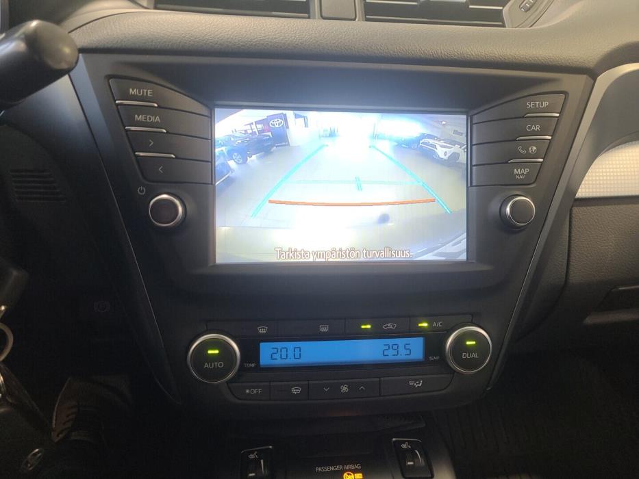 TOYOTA Avensis 2015