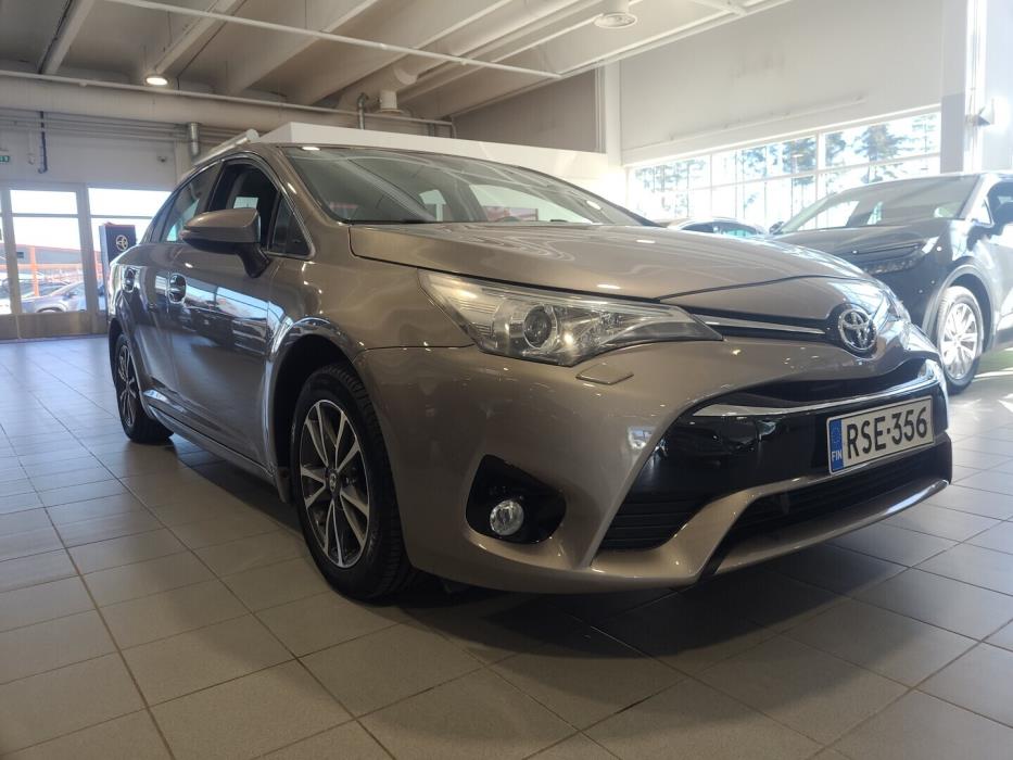 TOYOTA Avensis 2015