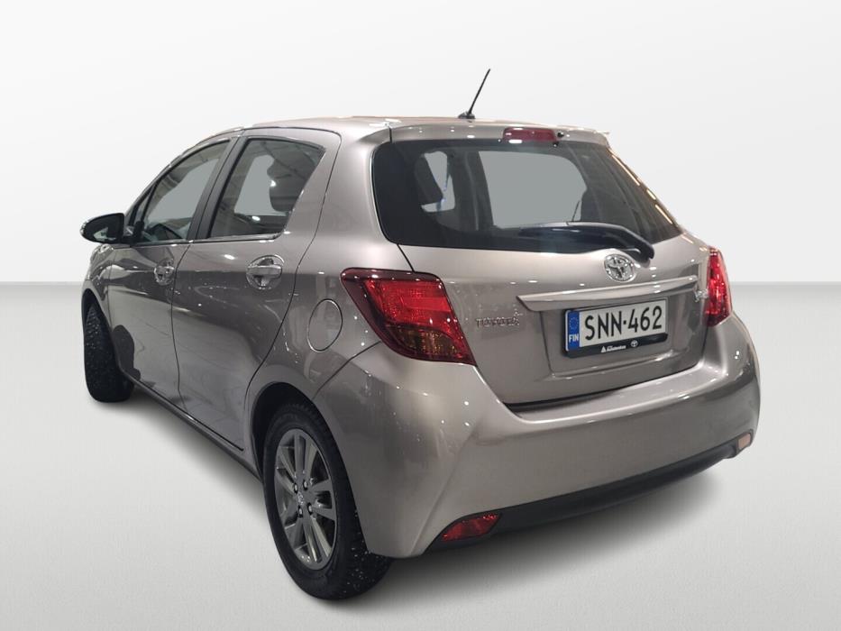 TOYOTA Yaris 2015