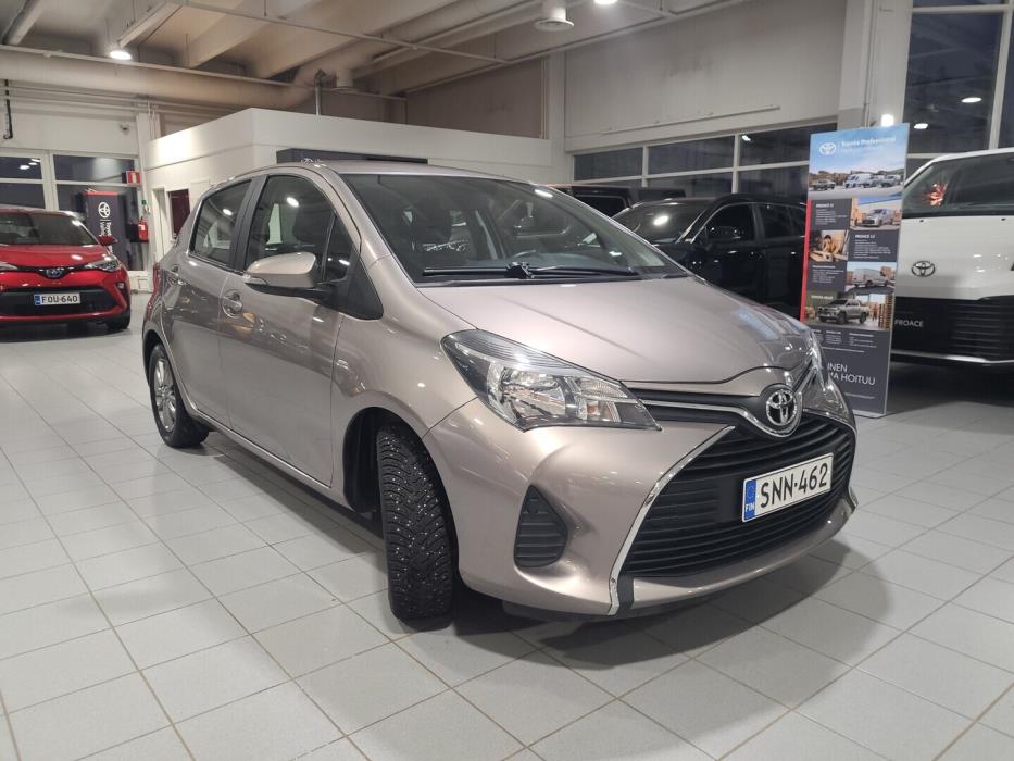 TOYOTA Yaris 2015
