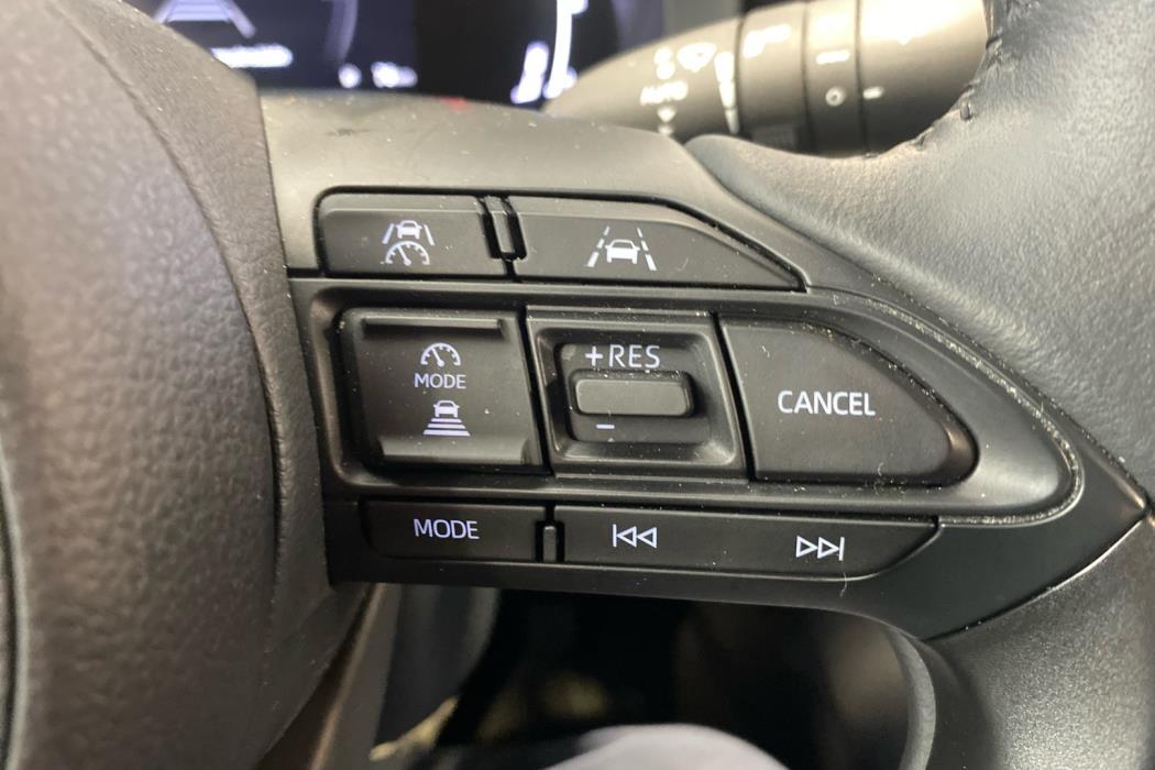 TOYOTA Yaris Cross 2025