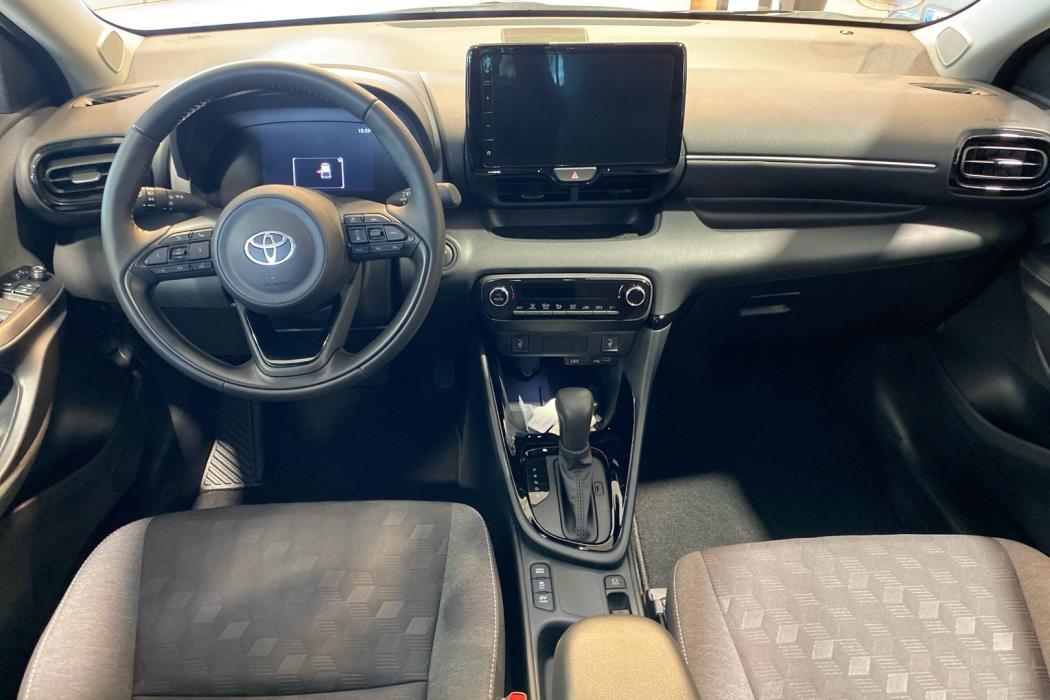 TOYOTA YARIS 2025