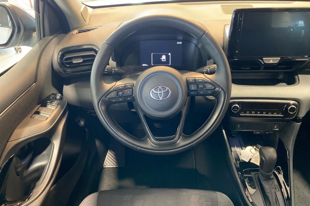 TOYOTA YARIS 2025