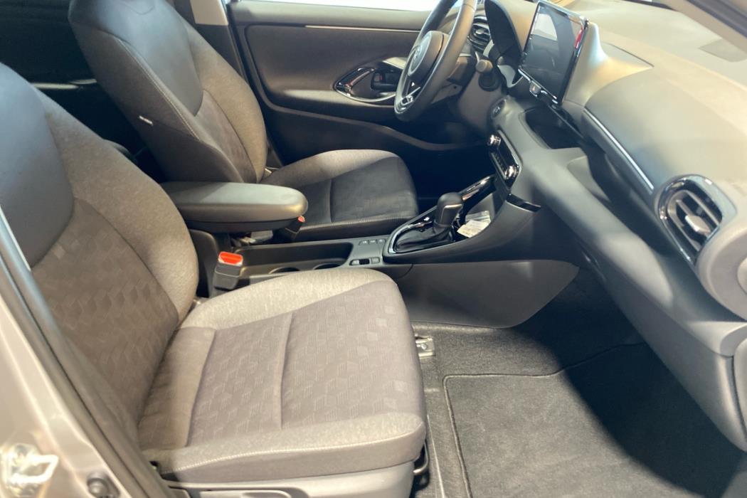 TOYOTA YARIS 2025