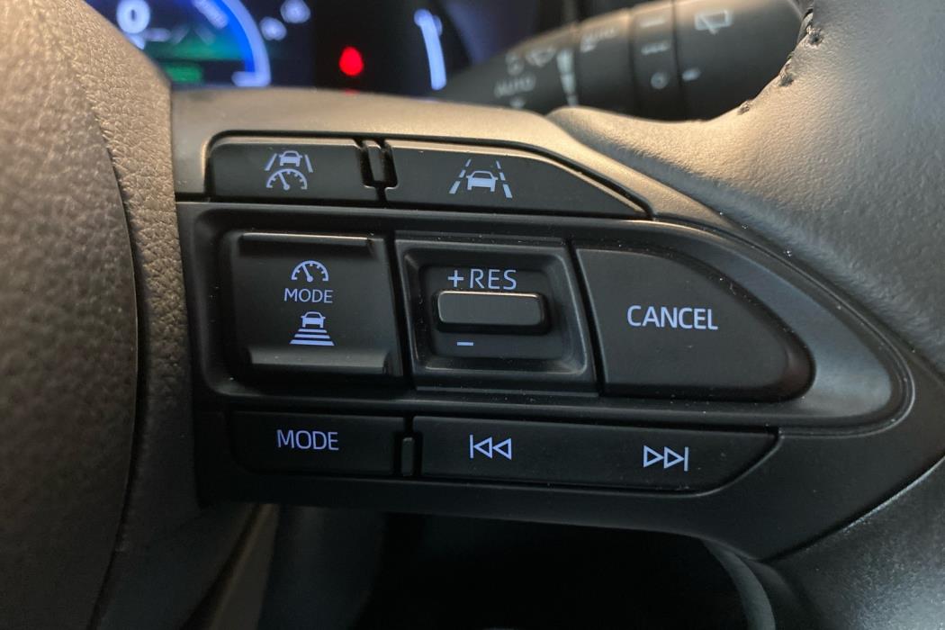 TOYOTA YARIS 2025