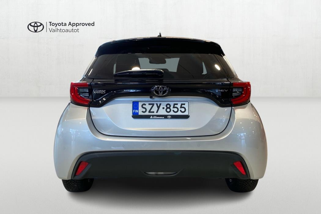 TOYOTA YARIS 2025