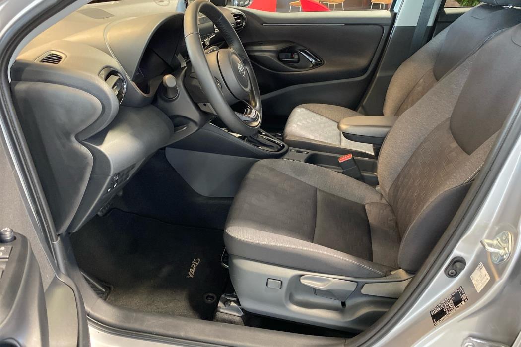 TOYOTA YARIS 2025