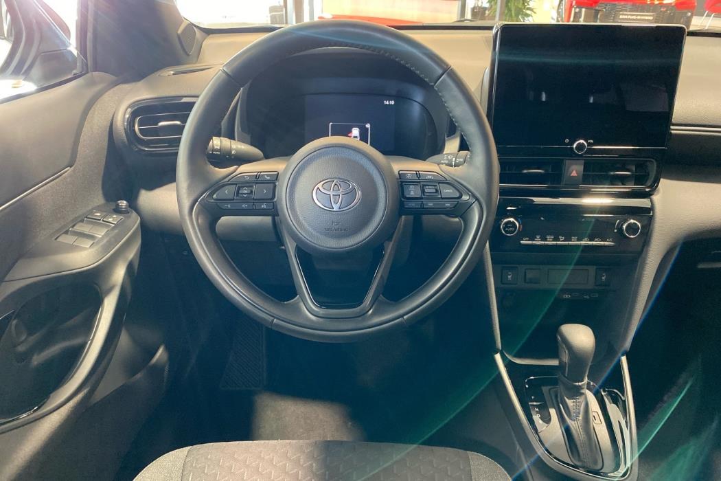 TOYOTA Yaris Cross 2025
