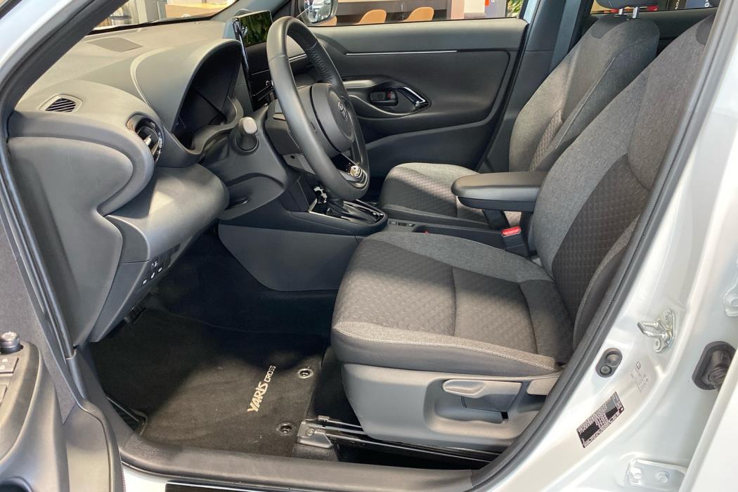 TOYOTA Yaris Cross 2025